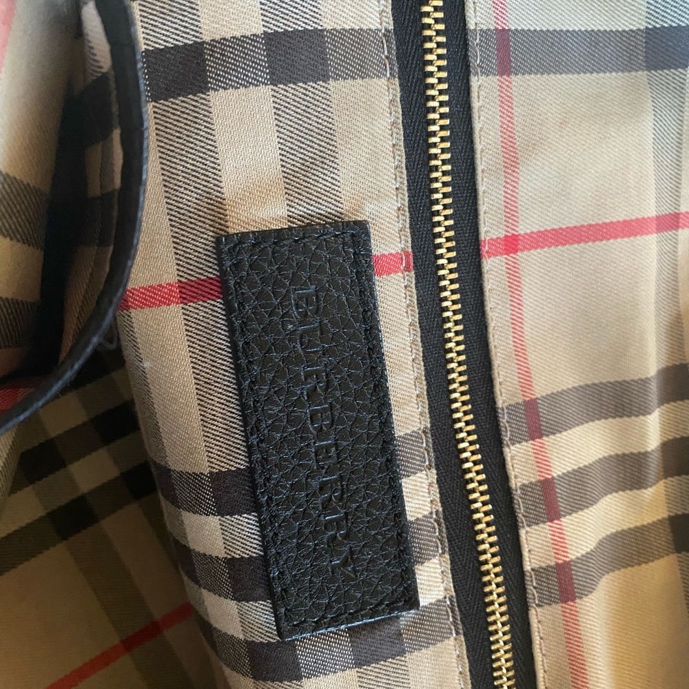 Burberry Purse - Picture 4 of 8